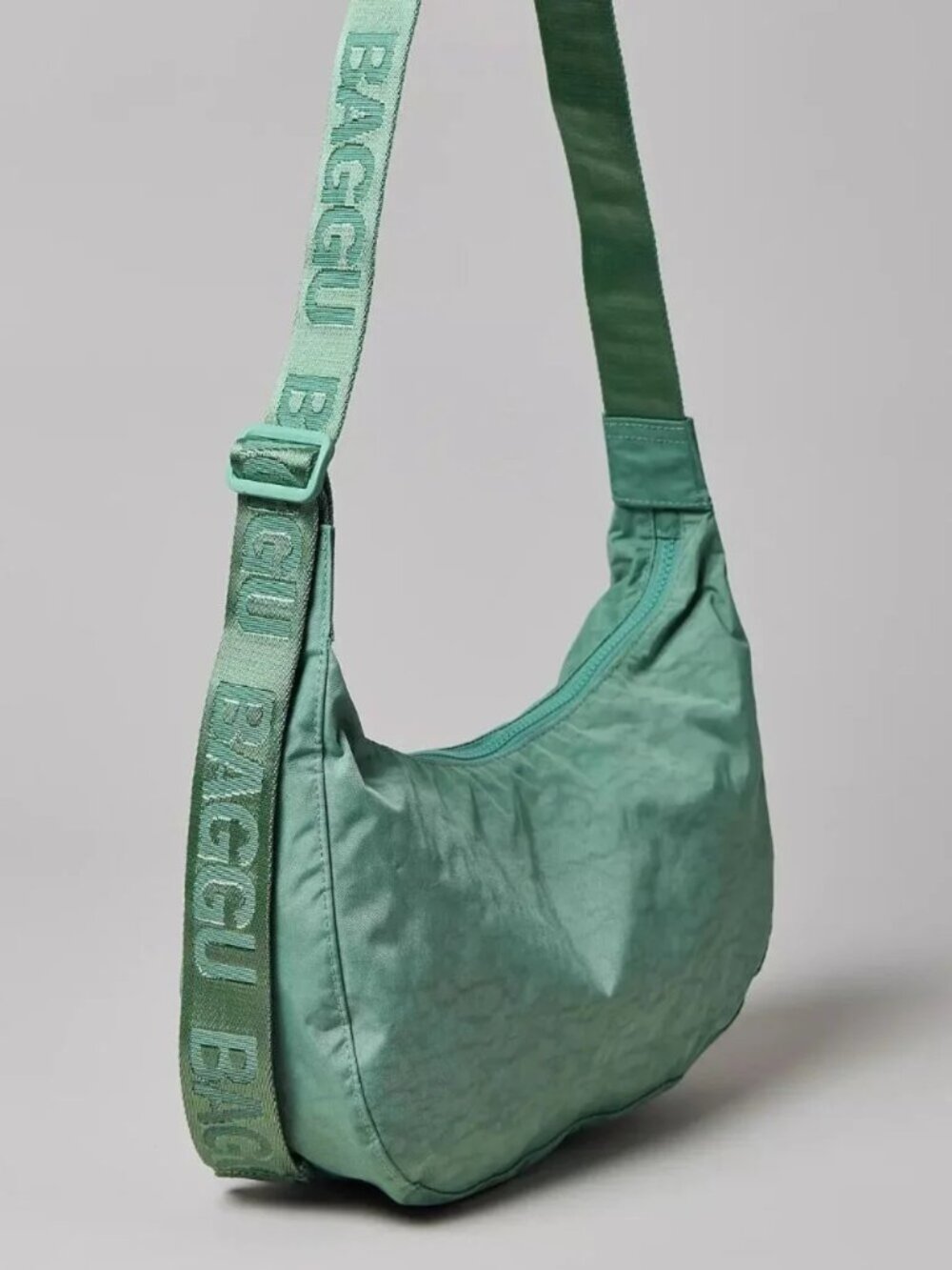 Baggu Medium Crescent Bag in Seafoam (Urban Outfitters Exclusive)